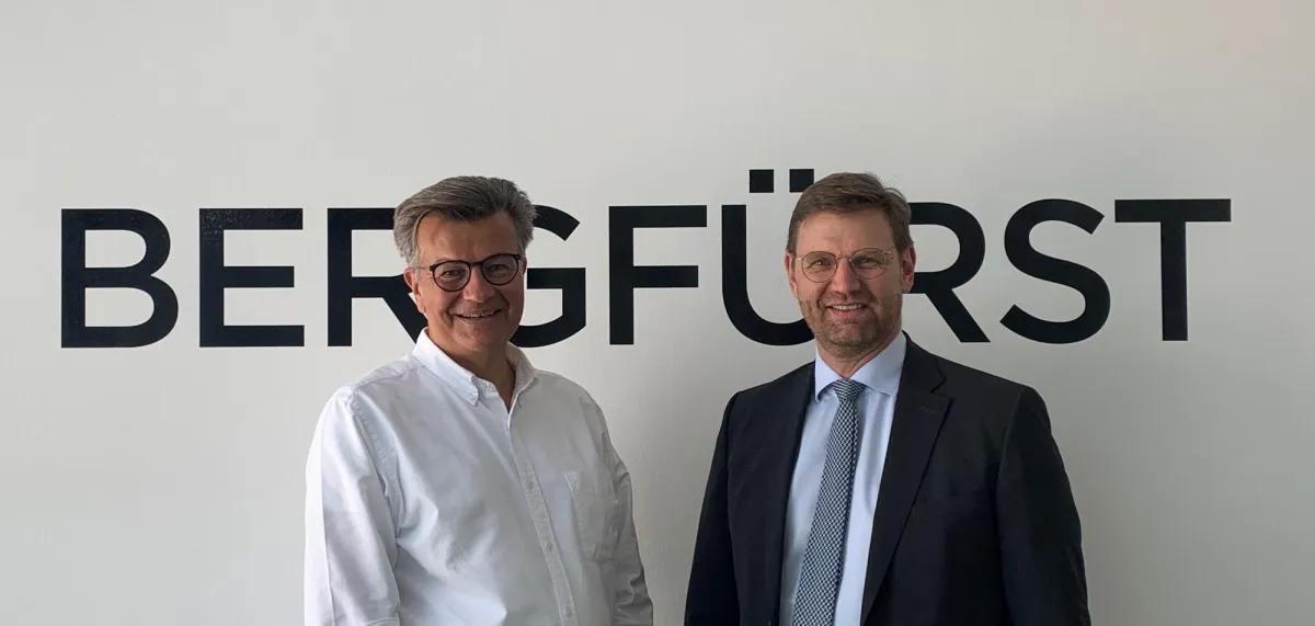 Mark Lohweber (re.), adesso, und Dr. Guido Sandler, Bergfürst AG (Quelle: adesso AG)