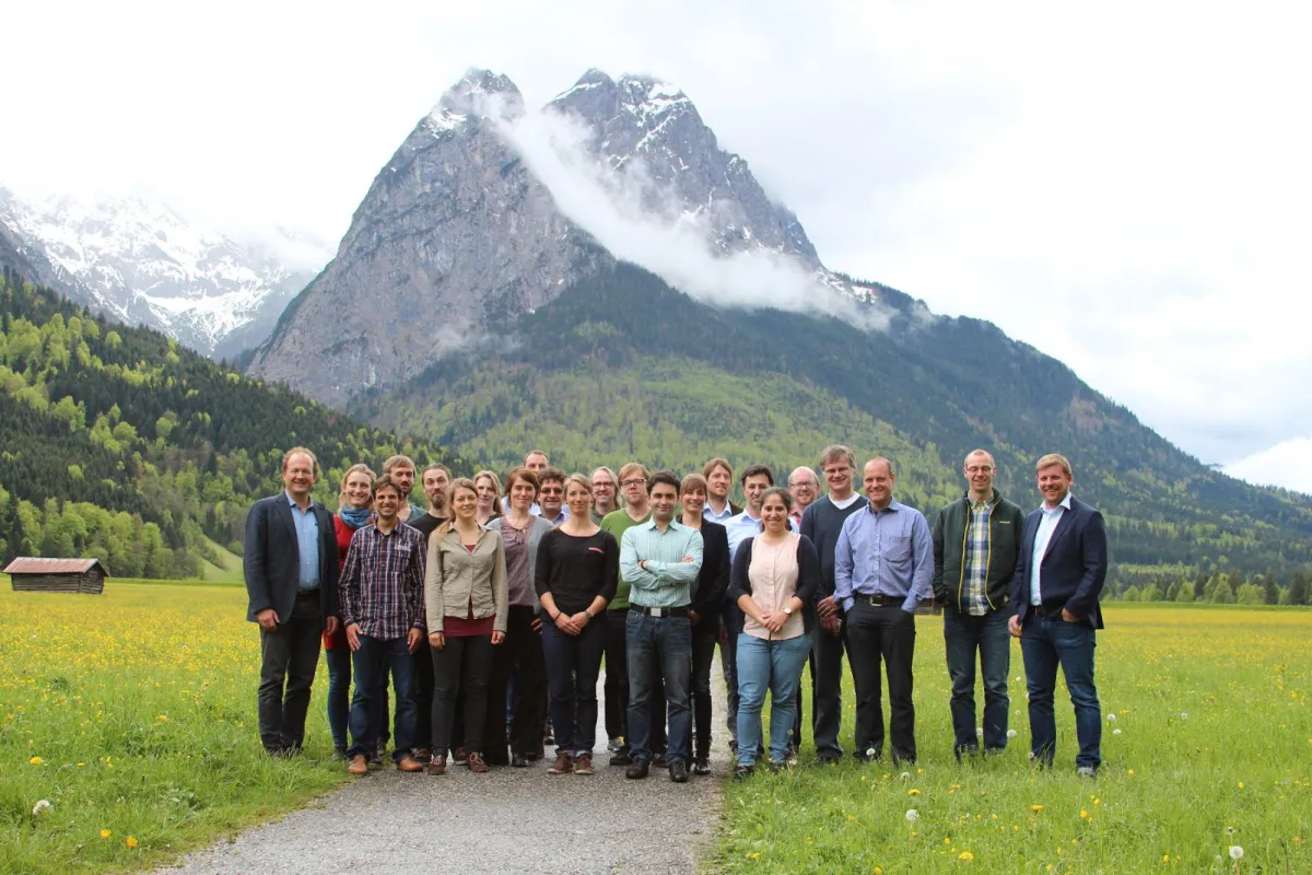 Ingenieure und Wissenschaftler unterschiedlicher Disziplinen erarbeiten Prognose-Methoden.