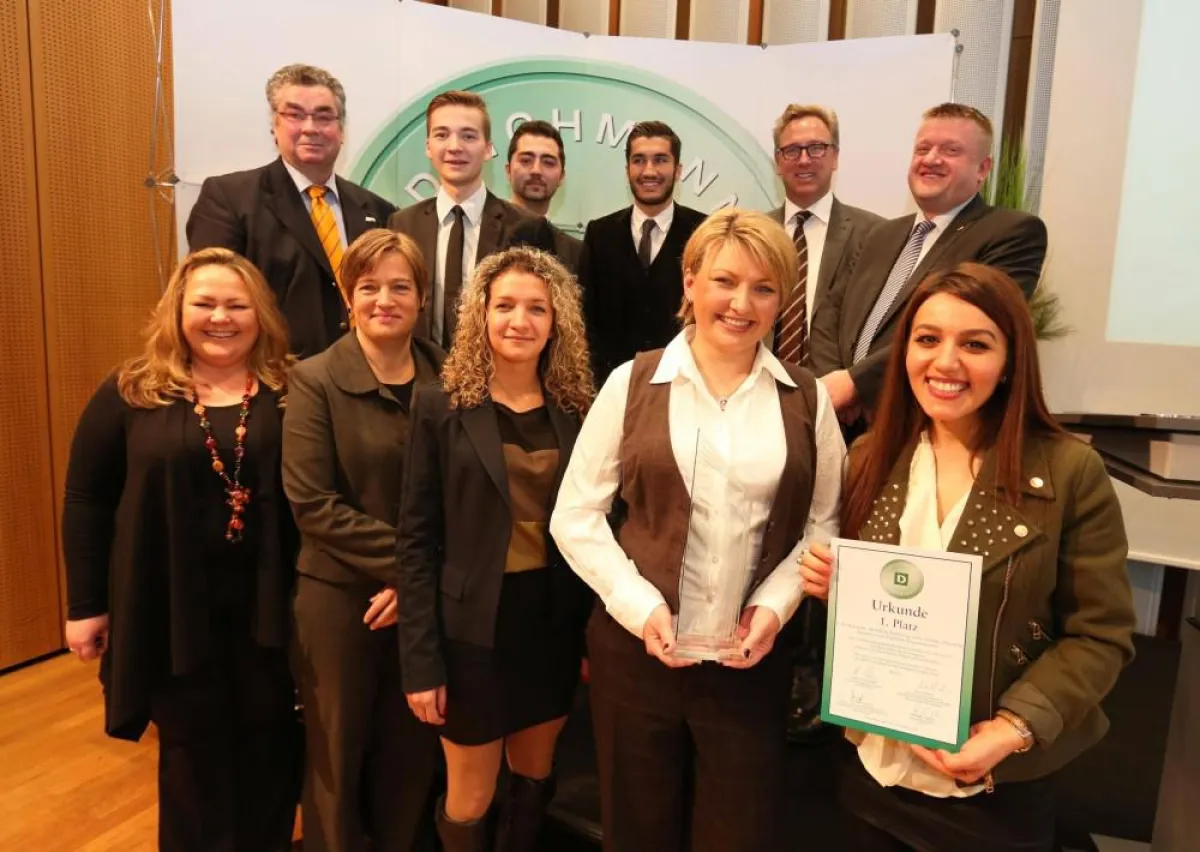 Initiator des Vereins Rainer Aliochin (1vr.) mit Heinrich Deichmann (2vr.), Nuri Sahin (3vr.) und Pr