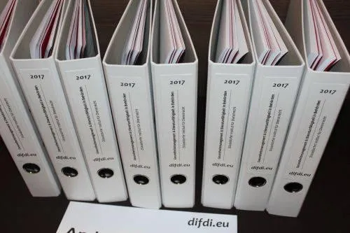 Blaulicht trifft Beamtenrecht - Fachseminar in Solingen | difdi | Pressemitteilung 2018-02 Bild: Blaulicht trifft Beamtenrecht - Fachseminar in Solingen | difdi | Pressemitteilung 2018-02
