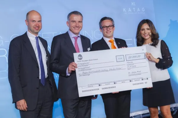 Bild: Regine Sixt Kinderhilfe Stiftung erhält Spende der KATAG AG über 20.000 Euro