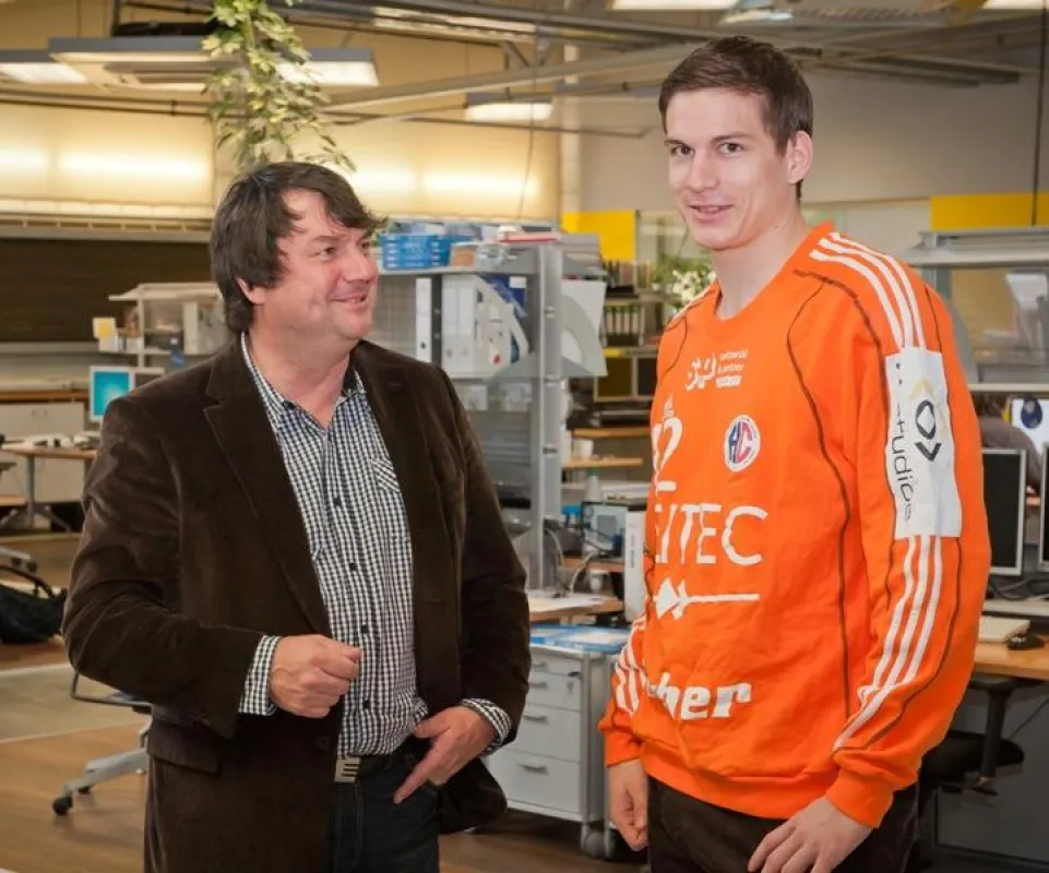 Alfons Loos, Geschäftsführer der hl-studios GmbH und HCE-Torwart Max Deussen