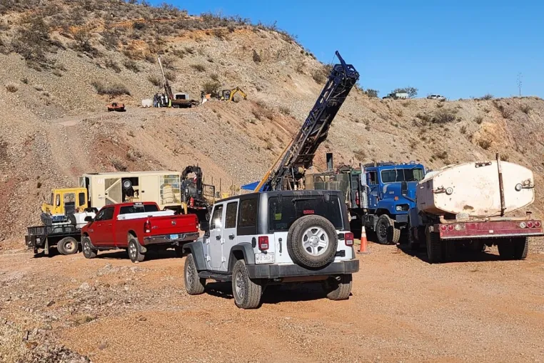 Bild: 133 g/t Silberäquivalent ab Oberfläche: Aztec Minerals baut Arizona-Bohrprogramm massiv aus