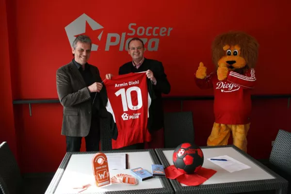 Bild: Armin Diehl GmbH und Wunschwerbung GmbH sind neue Partner der Soccer Plaza Schwabach