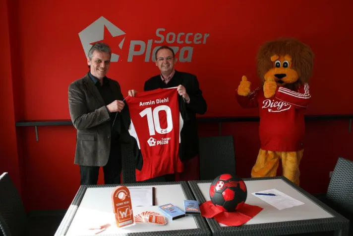 Bild: Armin Diehl GmbH und Wunschwerbung GmbH sind neue Partner der Soccer Plaza Schwabach