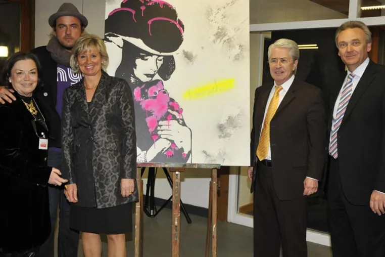 Burda Direct unterstützt Kunst-Charity für den Verein "einfach helfen" Bild: Burda Direct unterstützt Kunst-Charity für den Verein "einfach helfen"