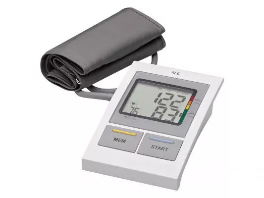 Blutdruck regelmäßig messen Bild: Blutdruck regelmäßig messen