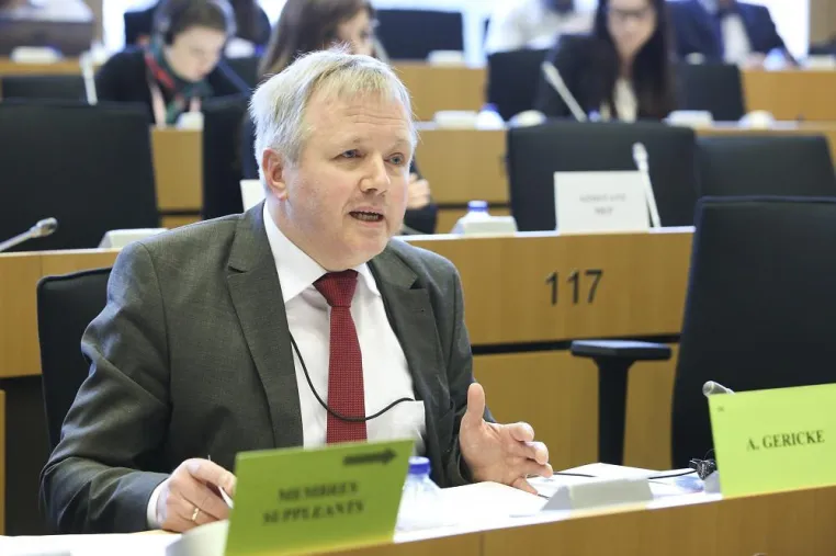 Bild: Europaabgeordneter Arne Gericke: Europäisch vernetzt gegen Kindesentführung kämpfen!