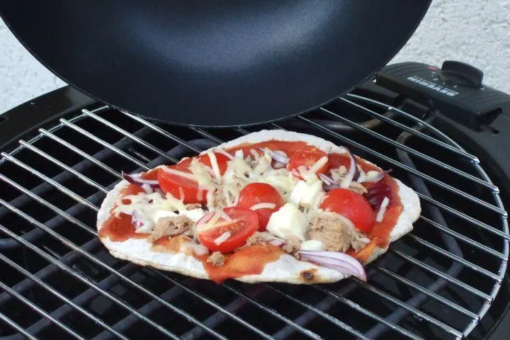 Bild: Pizza bringt Abwechslung auf den Grill