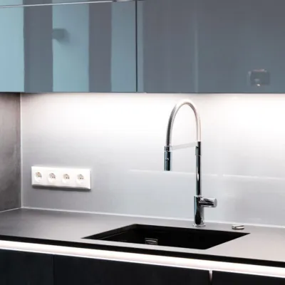 Wie sich Reinigungsaufwand und Optik bei Glasduschen und Küchenrückwänden messbar verändern Bild: Wie sich Reinigungsaufwand und Optik bei Glasduschen und Küchenrückwänden messbar verändern