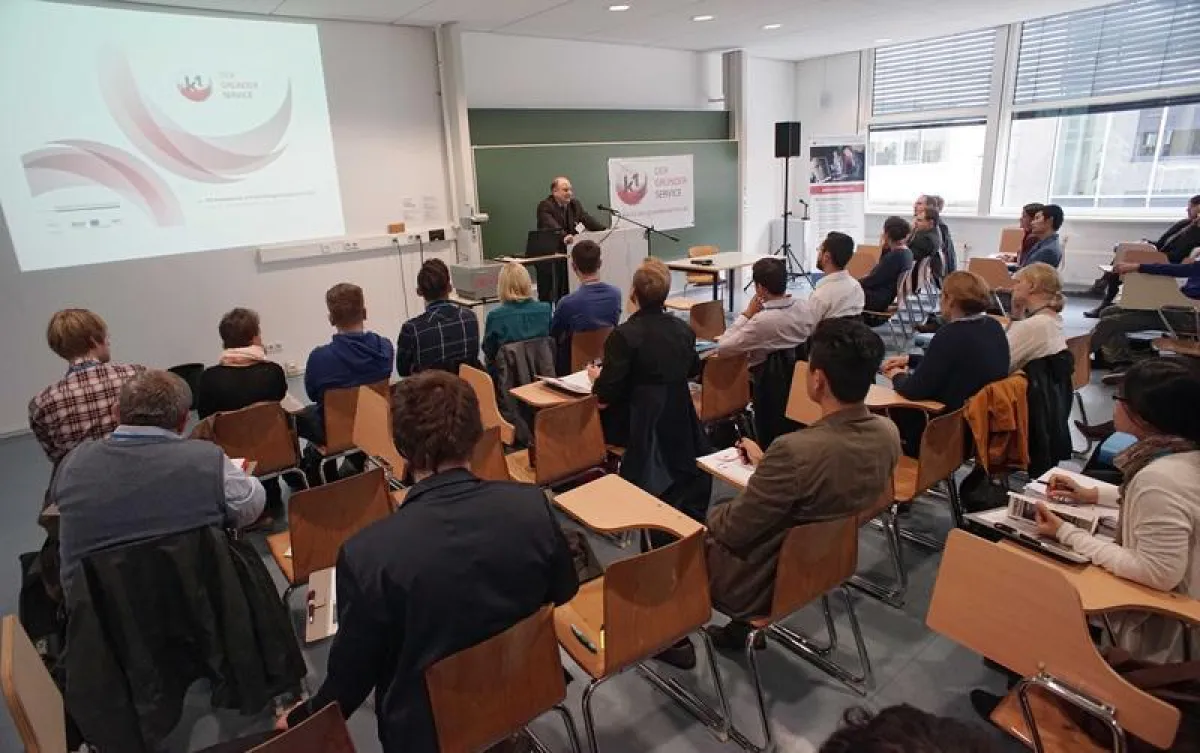 Bei der 15. Ferienakademie zum Gründungsmanagement an der Uni Jena erhalten angehende Gründer vom 25. bis 29. September Tipps von Experten aus Wirtschaft und Wissenschaft. (Foto: Jan-Peter Kasper/FSU)