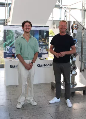 Bild: Garlock unterstützt das Start-up WasteEx, das mit einem Pyrolyse-Reaktor Plastikmüll in Rohstoff umwandelt. 