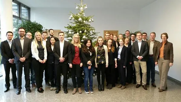 Studenten der Uni Paderborn erarbeiten mit arvato Systems Risikostrategien Bild: Studenten der Uni Paderborn erarbeiten mit arvato Systems Risikostrategien