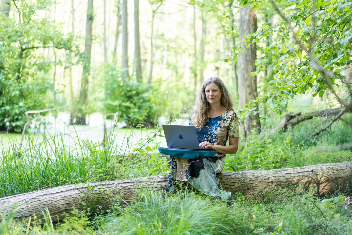 Kraft und Motivation bei der Arbeit in der Natur tanken (© Friedrun Reinhold)