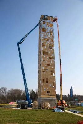 Bild: Arbeitsbühnen-Teamwork von System Lift-Partnern für Landesgartenschau Schwäbisch Gmünd
