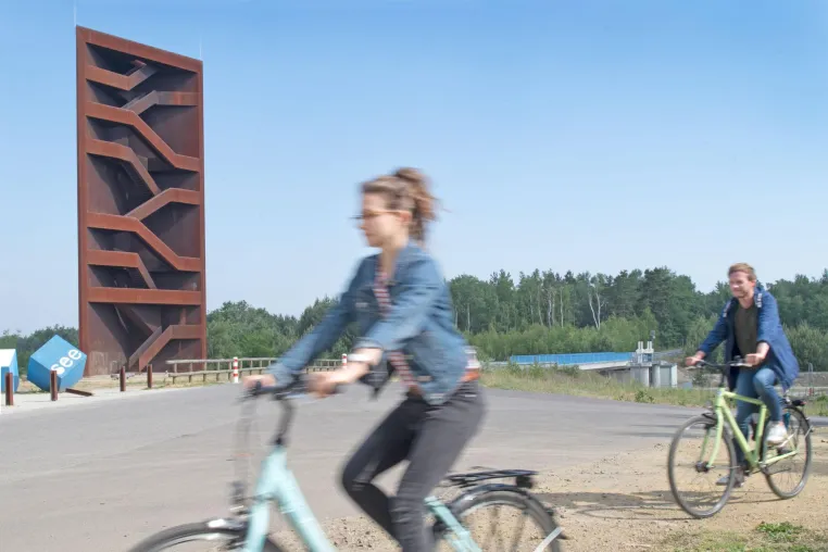Rostiger Nagel und Tagebaufenster: Mit dem Rad zu den schönsten Aussichten im Lausitzer Seenland Bild: Rostiger Nagel und Tagebaufenster: Mit dem Rad zu den schönsten Aussichten im Lausitzer Seenland
