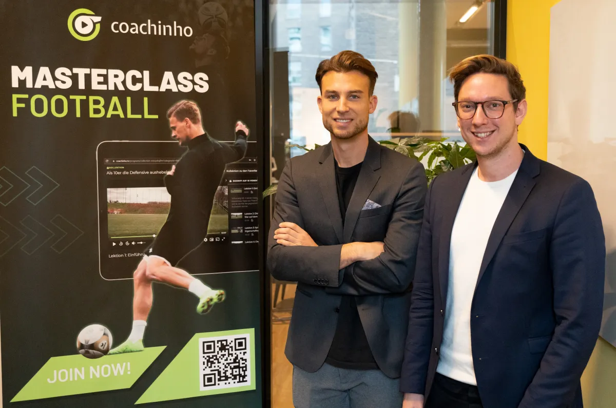 Die Gründer von Coachinho.tv Dennis Eck (links) und Max Knorreck (© Coachinho GmbH)