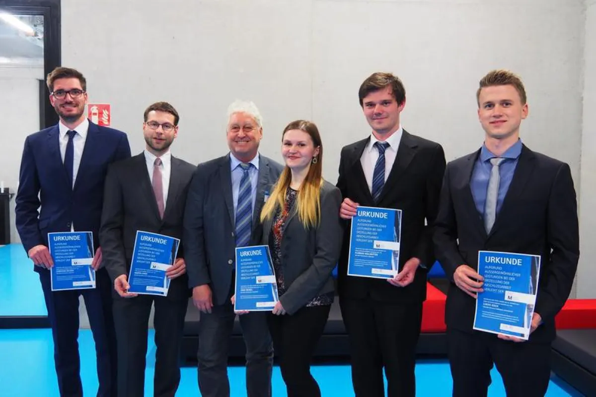 Gemeinsame Freude über den Deutschlandpreises 2017 des FBTM e. V.: (v. l.) Christian Becker, Martin Lange, Prof. Gerhard Hörber, Jana Bickel, Florian Hollrotter und Lukas Koch. (Quelle: Hochschule Wis