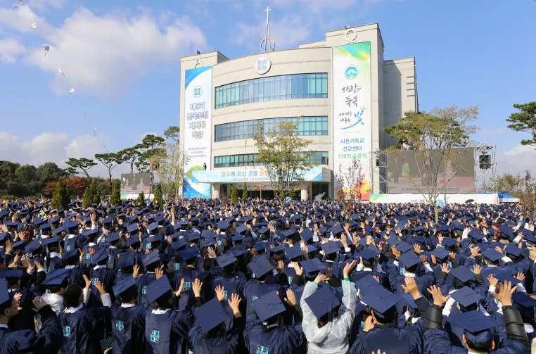 Shincheonjis Worte faszinieren selbst Atheisten: „Es wurde zu einem Wendepunkt in meinem Leben.“ Bild: Shincheonjis Worte faszinieren selbst Atheisten: „Es wurde zu einem Wendepunkt in meinem Leben.“