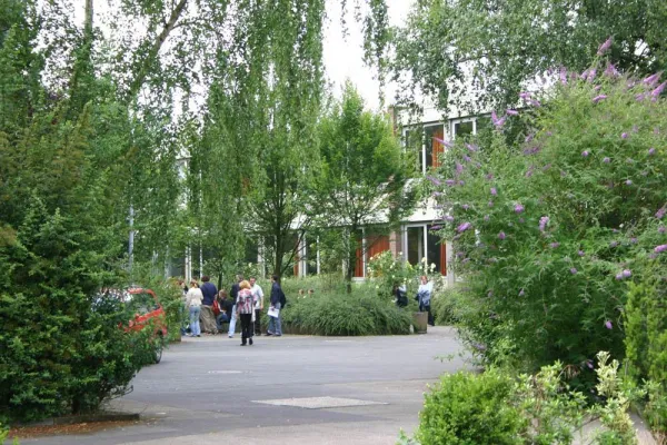 Bild: Berufsausbildungen in Biologie und Informationstechnik an der Rheinischen Akademie