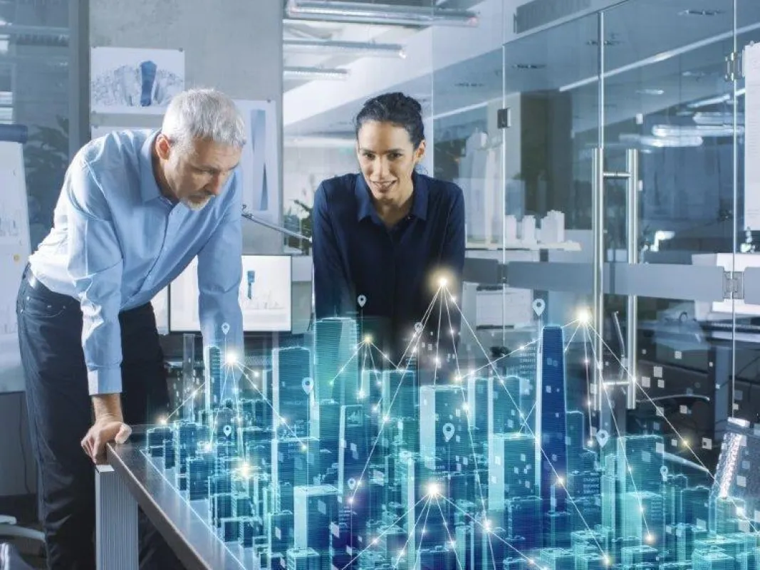 Architekten am 3D-BIM-Modell_(c)Shutterstock_Fotograf Gorodenkoff