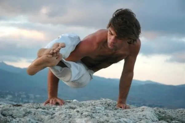 Bild: Immer mehr Männer entdecken Yoga für sich