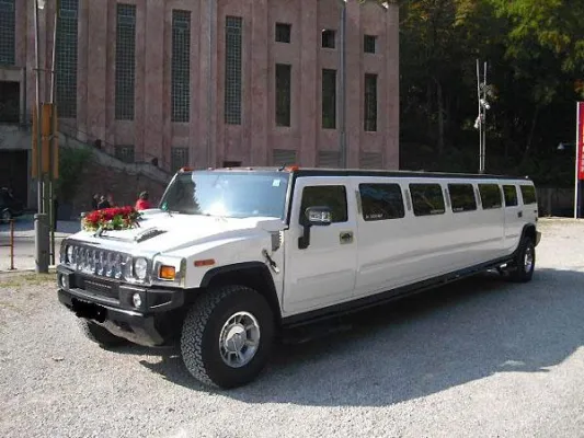 Hochwertige Stretchlimousinen als Promotionsfahrzeuge für Agenturen Bild: Hochwertige Stretchlimousinen als Promotionsfahrzeuge für Agenturen