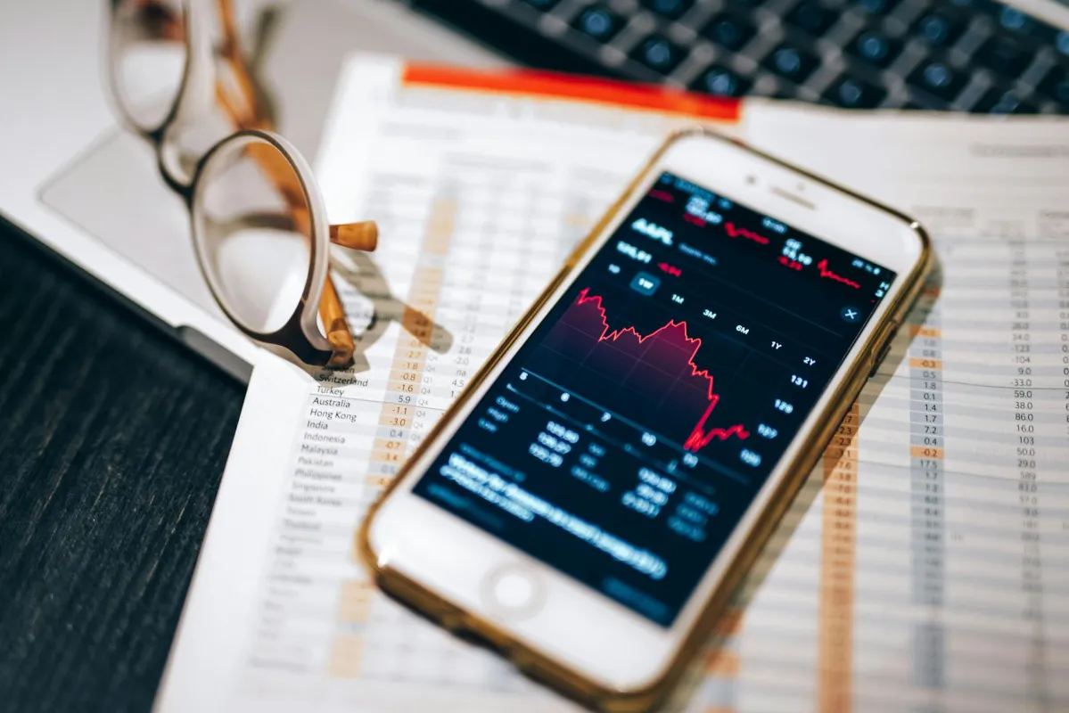 In Aktien investieren: Die Basics zum DAX und Aktieninvestitionen