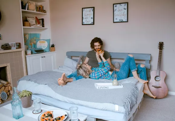 Bild: Paar-Umfrage von Fit Reisen: „Love Is in the Air“ in Zeiten von Corona