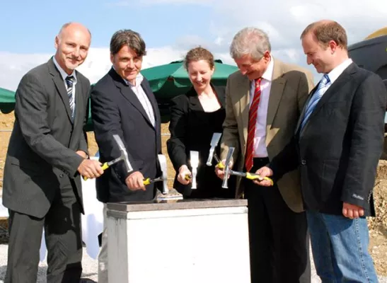 Bild: Geovol Unterföhring legt Grundstein für Energiezentrale