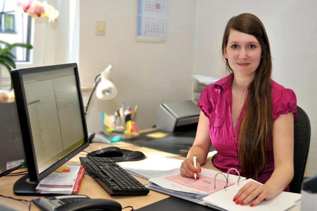 Annika Milewski bei Ihrer Arbeit in der stationären Abrechnung.