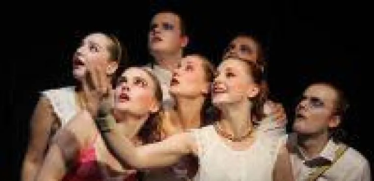 Bild: Aufführung der Satire "Der Selbstmörder" an der Schauspielschule Siegburg
