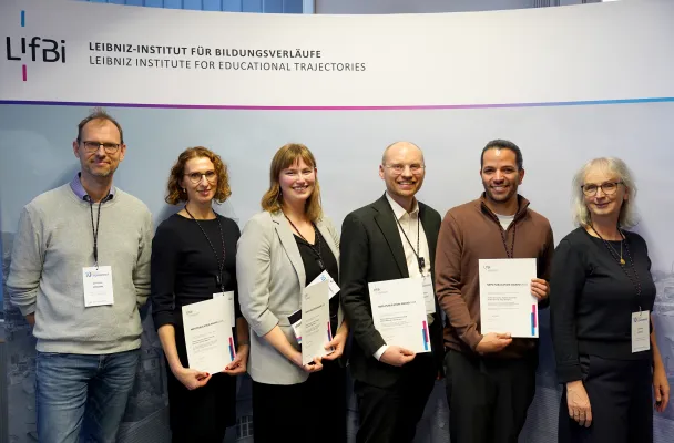 Hervorragende Nominierungen, schwere Wahl: NEPS-Publikationspreis wird dieses Jahr für zwei Publikationen vergeben Bild: Hervorragende Nominierungen, schwere Wahl: NEPS-Publikationspreis wird dieses Jahr für zwei Publikationen vergeben