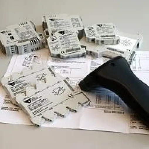 Geräteinformationen einfach per Scan - Messeneuheit zur SPS/IPC/DRIVES Bild: Geräteinformationen einfach per Scan - Messeneuheit zur SPS/IPC/DRIVES