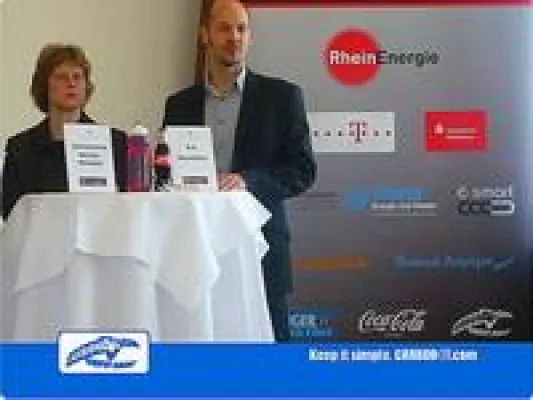 Bild: RheinEnergie Marathon Bonn präsentiert städtisches Verkehrskonzept und Charity Partner…und Carboo4U vor Ort.