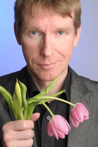 Bild: Berlin-Premiere: Peter Vollmer mit "Frauen verblühen, Männer verduften" am 27. August @ Die Wühlmäuse Berlin
