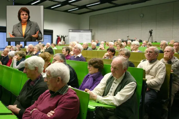 Bild: Historikerin erinnerte in der GenerationenHochschule an die Revolution zur Durchsetzung des Frauenwahlrechts