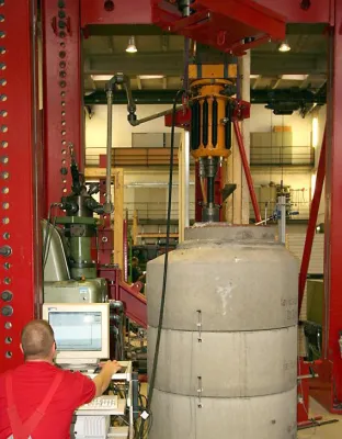 Bild: Nachgiebige und dauerhafte Bauteilverbindungen im Schachtbau - econorm® auf der IFAT2010.