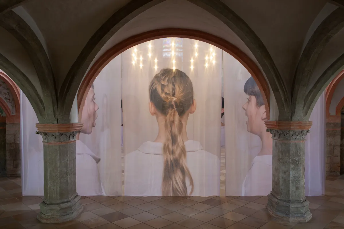 Julia Krahn Harmonie  Ausstellungansicht St.Ulrich 2025 ©Julia Krahn