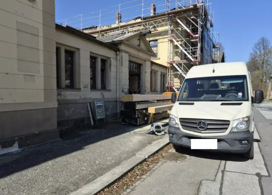Bild: Notsicherung Dach Bahnhof Seifhennersdorf geht voran