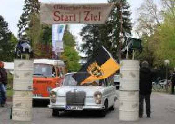 Bild: Coppa-di-Insalata 2017 Oldtimerrallye- Beste Laune trotz strömendem Regen