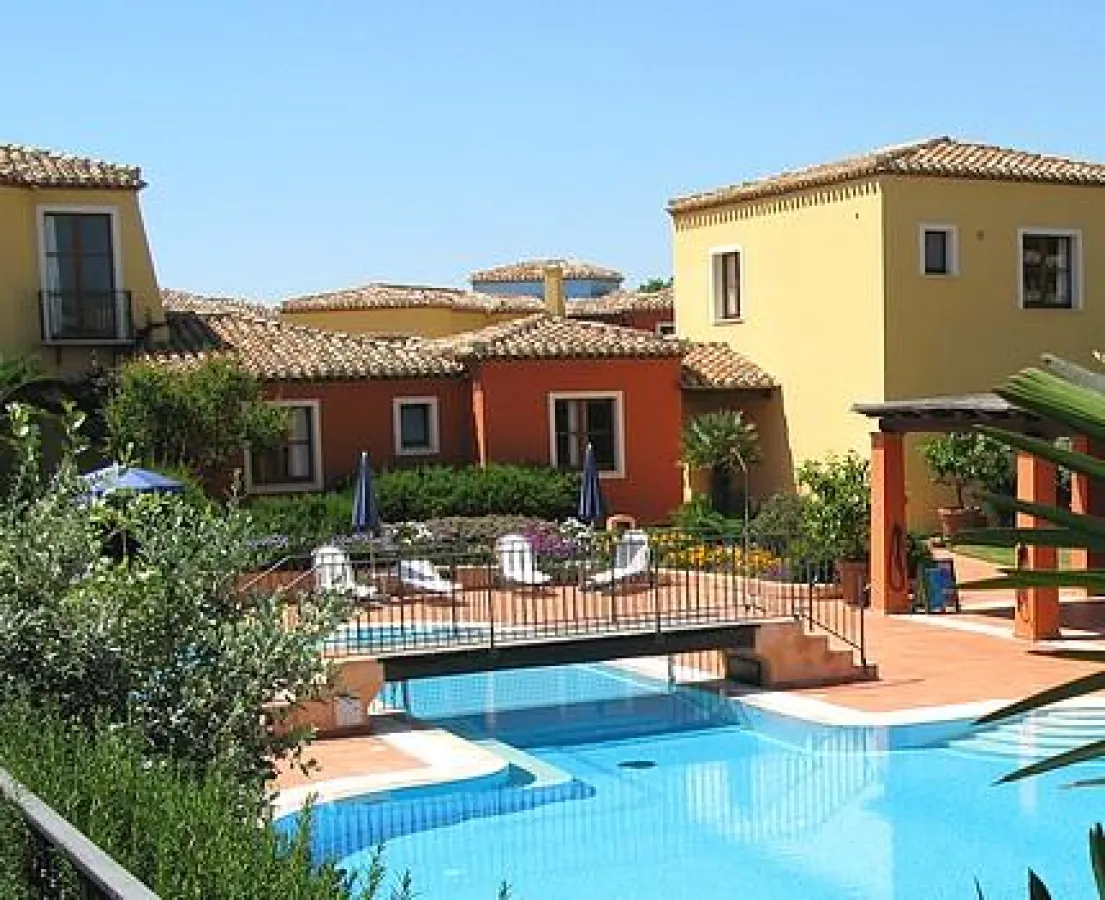 Die elegante Residenz Borgo degli Ulivi liegt strandnah an der Ostküste Sardiniens