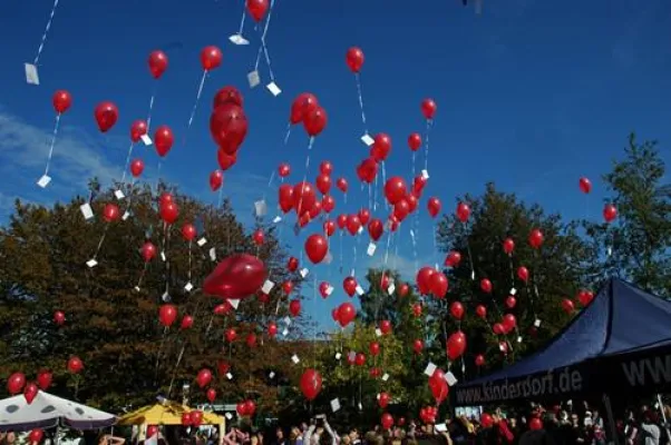 Ise Aigner beschenkt Caritas Kinderdorf Irschenberg Bild: Ise Aigner beschenkt Caritas Kinderdorf Irschenberg