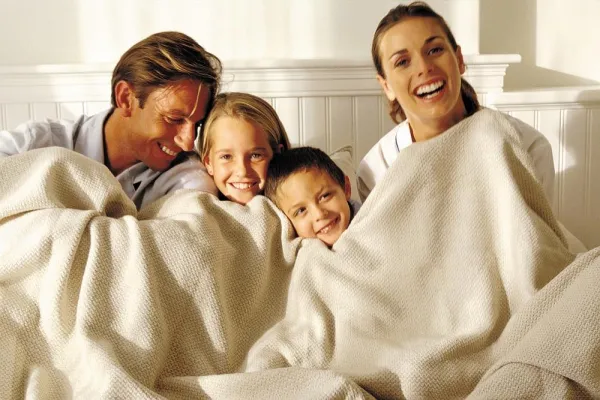 Bild: Frischer Wind im Schlafzimmer wirkt gegen Frühjahrsmüdigkeit