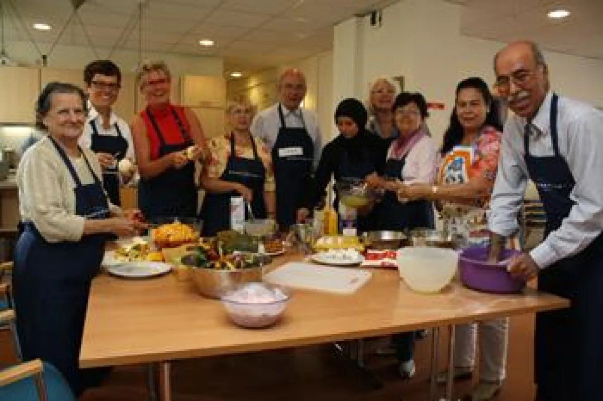 2. Von links: Stemmer, Vereinigte Wohnstätten 1889; 3. Von links: Stadträtin Bergholter; 5. Von links: Dr. Ridinger, VdW südwest