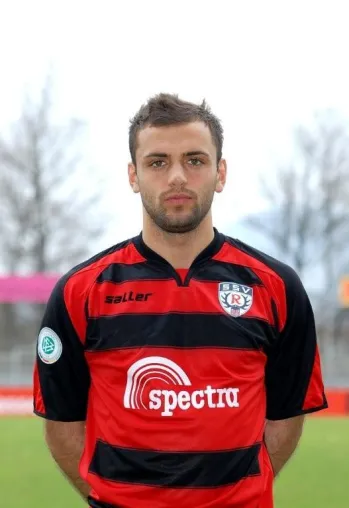 Bild: Ivan Cosic unterschreibt für ein weiteres Jahr