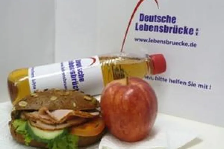 Längste Geburtstagstorte Münchens wird zu Gunsten von "KidAiD - gegen Kinderarmut in Deutschland" verkauft Bild: Längste Geburtstagstorte Münchens wird zu Gunsten von "KidAiD - gegen Kinderarmut in Deutschland" verkauft