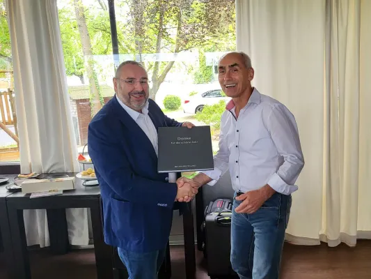 Bild: Stabwechsel beim NH/HH-Recyclingverein