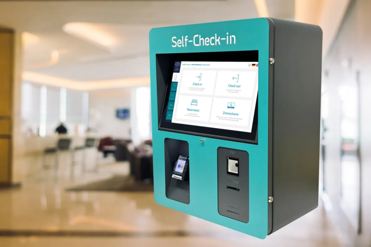 Neuer In- und Outdoor Smart Kiosk PRO von HelloGuest (© HelloGuest Solutions GmbH)