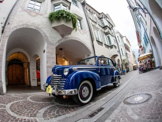 Rückblick auf die Oldtimer-Rallye Südtirol Classic Schenna 2012 Bild: Rückblick auf die Oldtimer-Rallye Südtirol Classic Schenna 2012